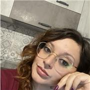 Diplomata al liceo socio psico pedagogico impartisce lezioni ad alunni di scuola elementare